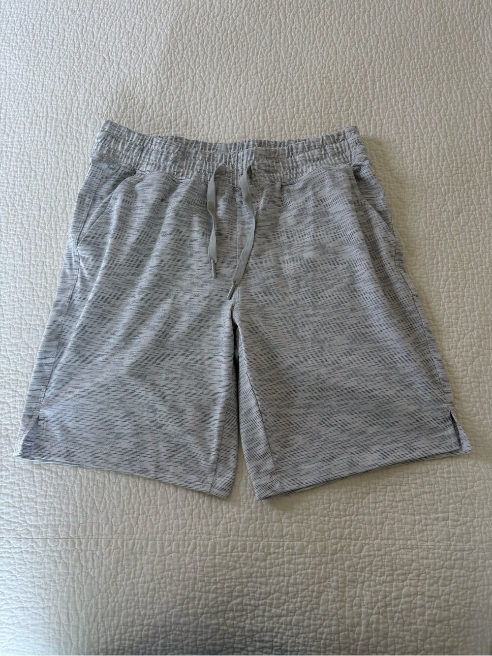 Mondetta  Men's Shorts Medium Active Athletic Stretch Performance Grey/White